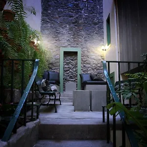 29 Madeira Hostal